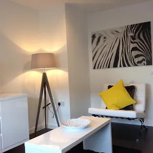 mode-apartments-urquhart-court.hotelsaberdeenuk.com/
